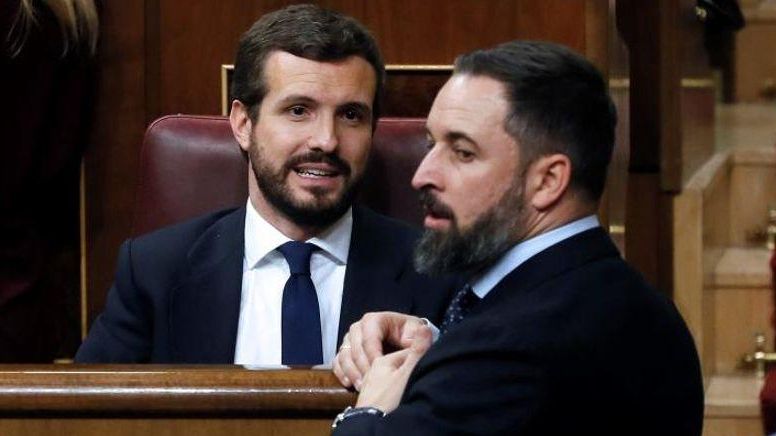 Pablo Casado y Santiago Abascal, durante un Pleno del Congreso.