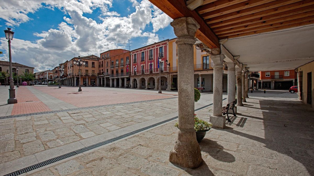 De gran pasado comercial, en este pueblo te sorprenderán sus tres famosas plazas porticadas, enlazadas y casi idénticas