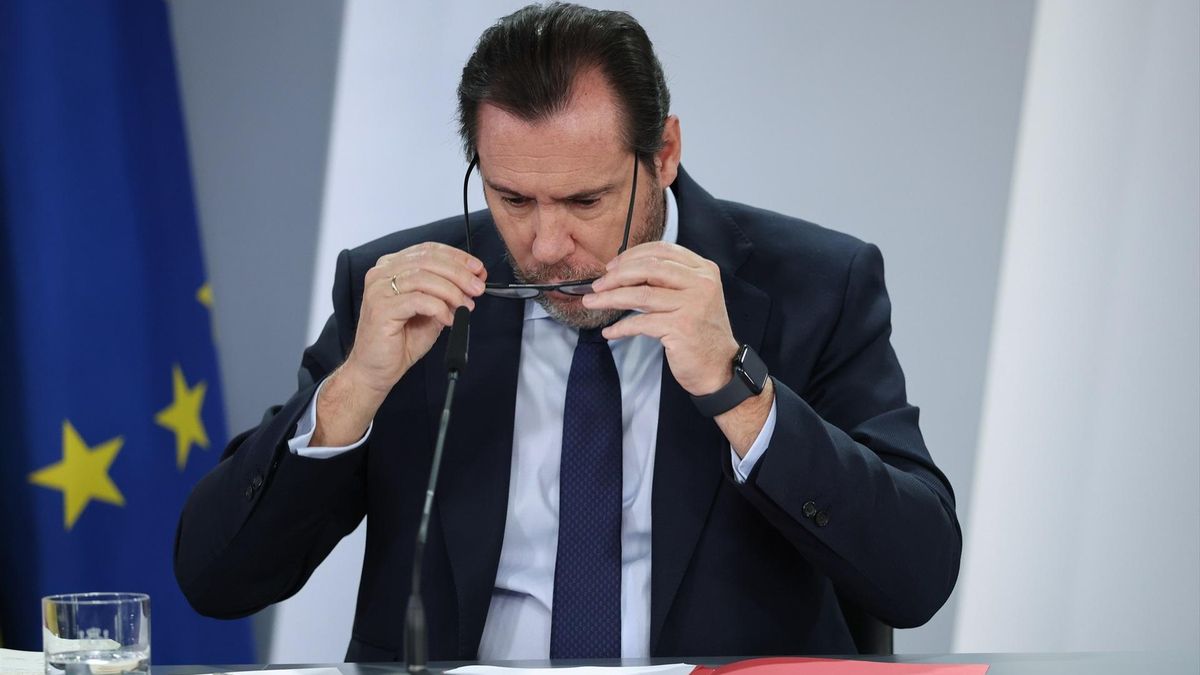 El ministro de Transportes y Movilidad Sostenible, Óscar Puente, durante la rueda posterior al Consejo de Ministros en el Palacio de la Moncloa este martes.