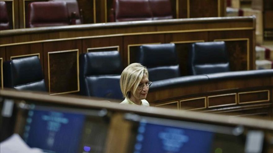 Rosa Díez acusa a Linde de "reaccionario" y de provocar un "estallido social"