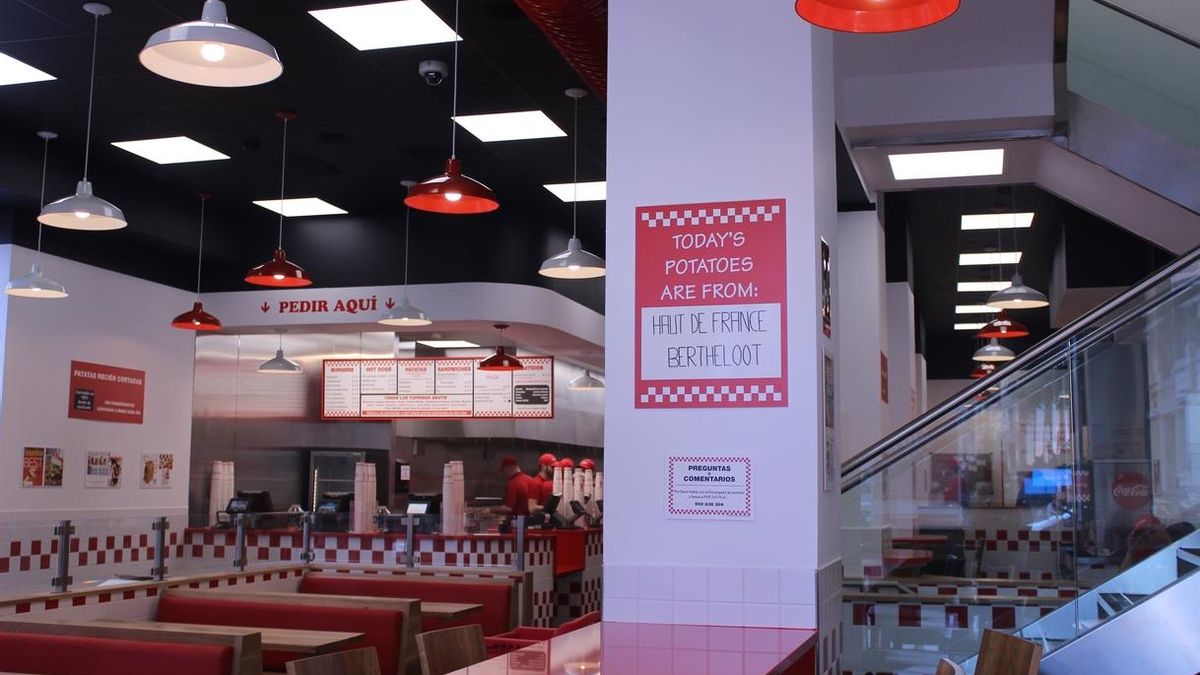 Five Guys, la hamburguesería preferida de Obama, desembarca el lunes en España
