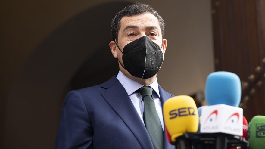 El presidente de la Junta de Andalucía, Juanma Moreno, en una foto de archivo durante una atención a medios.