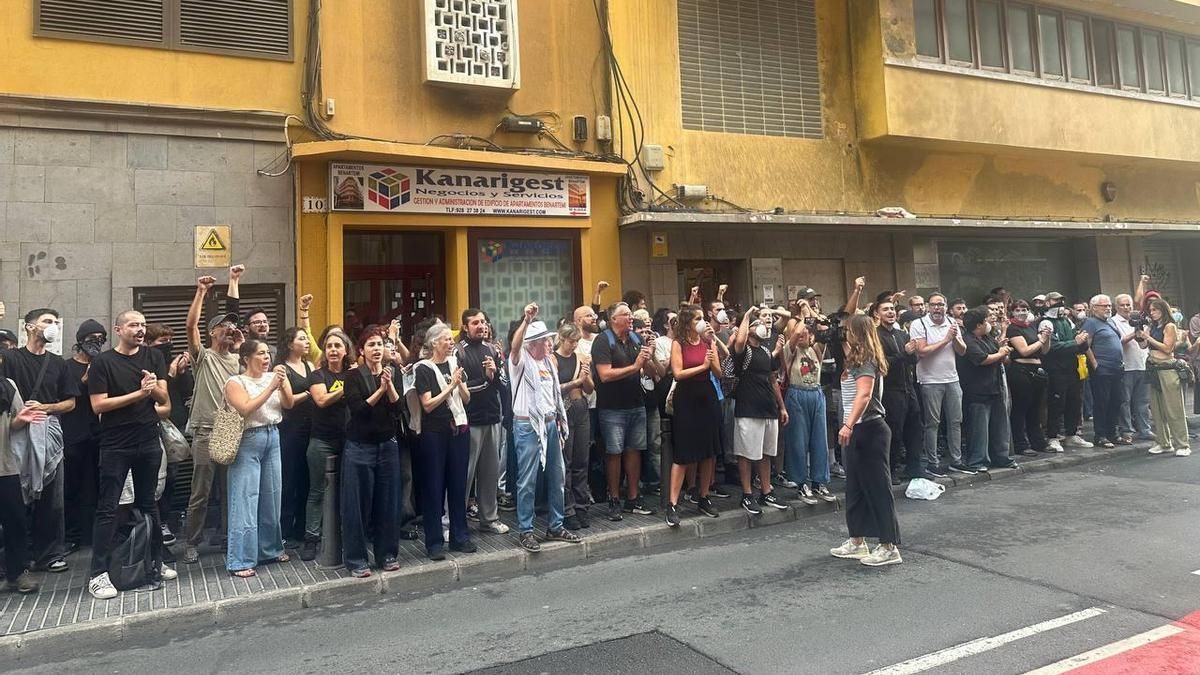 Ocho familias en vilo en Las Palmas: la Sareb pide ahora en el juzgado la paralización del desahucio tras la mediación de Derecho al Techo