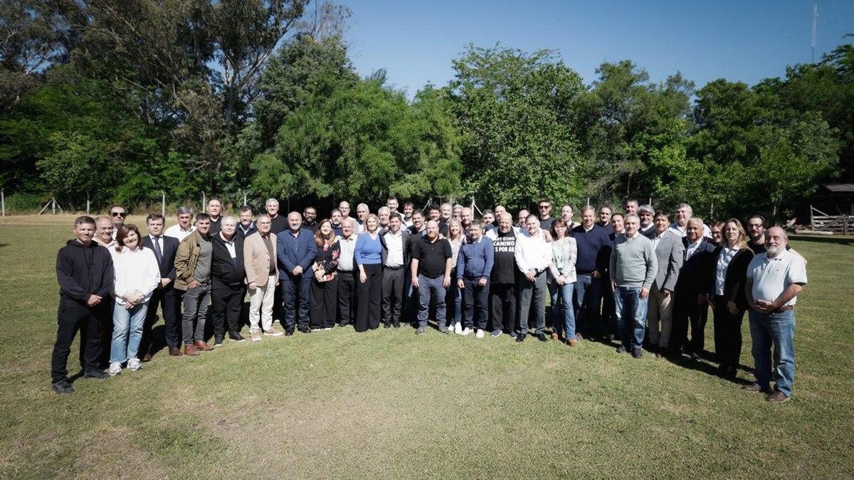 El gobernador Axel Kicillof con más de 40 intendentes