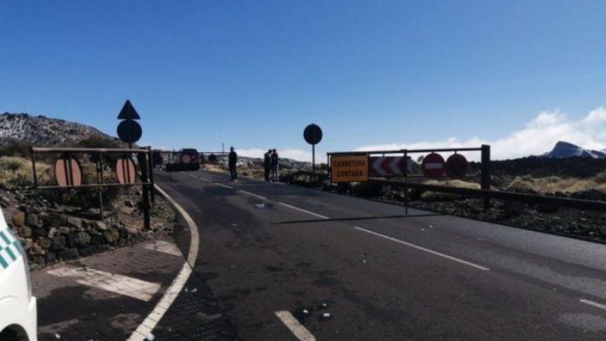 Carretera de acceso al Teide, cortada por mal tiempo
