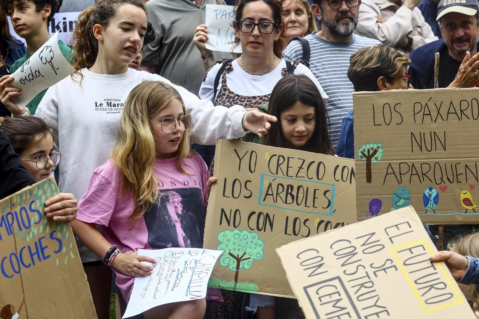 En las movilizaciones en contra del aparcamiento subterráneo han participado personas de todas las edades.