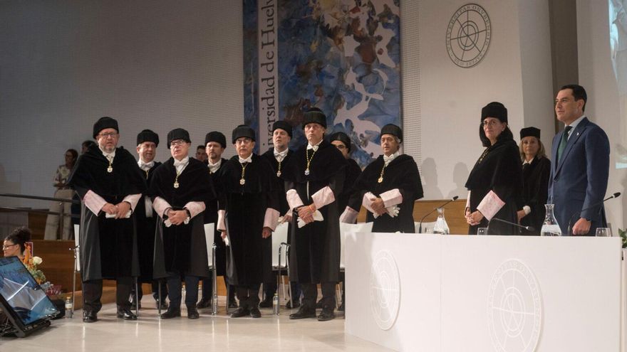 La Junta y las universidades públicas andaluzas alcanzan una tregua en la financiación para 2025 aplazando la deuda de 2024