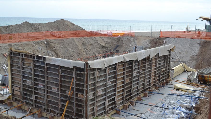 El Gobierno andaluz autoriza un chiringuito en la playa de Fuengirola que ignora la ley de Costas