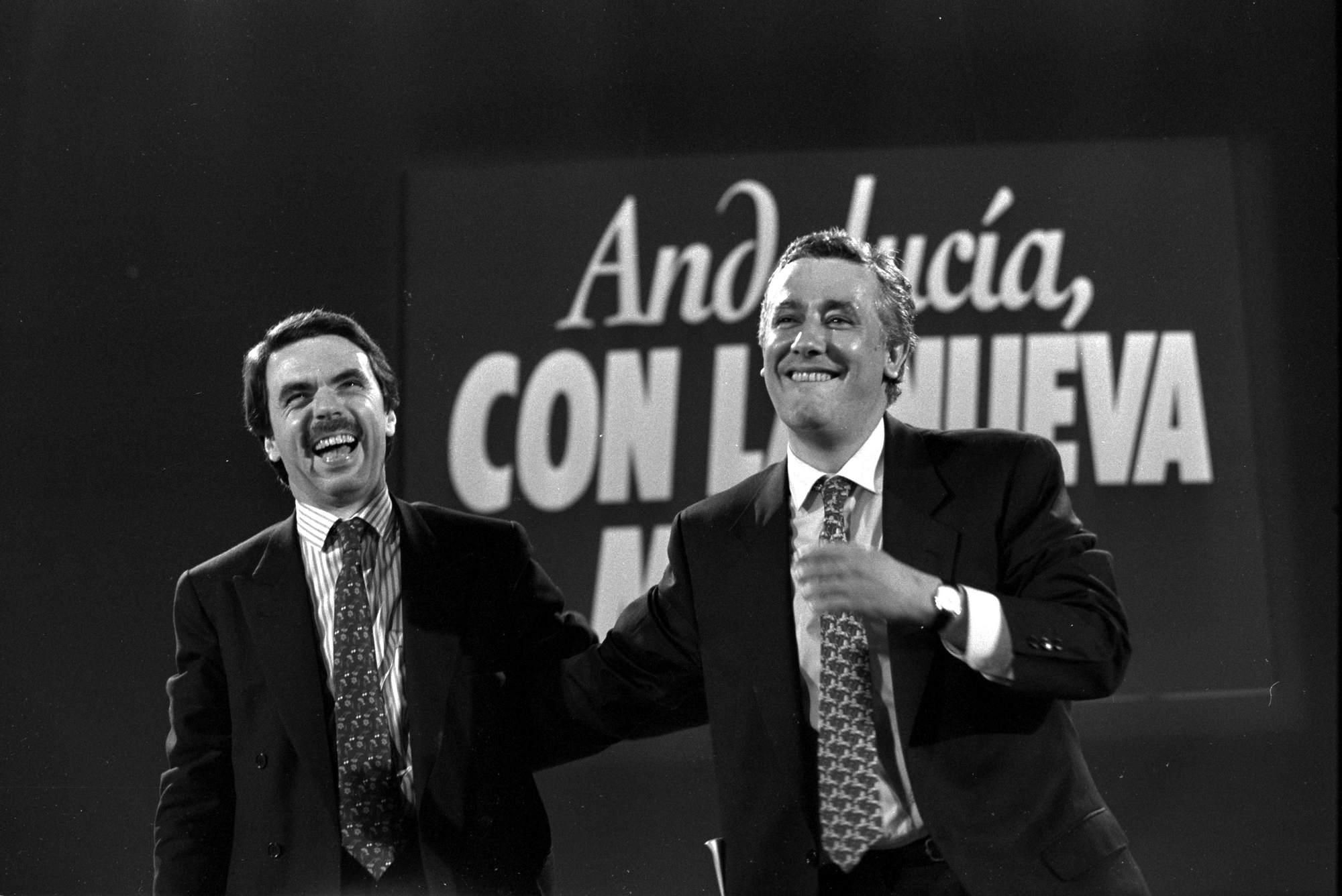 José María Aznar y Javier Arenas, durante la campaña de las elecciones de 1996 / Luis Serrano