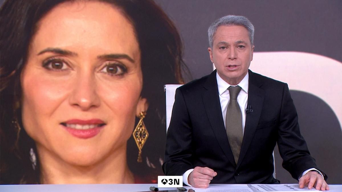 Vicente Vallés cuestiona a Ayuso por su medalla a Estados Unidos: "Es un paso más en su avance hacia actitudes cercanas al trumpismo"