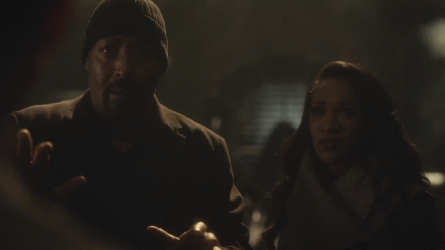 Joe e Iris descubren conmocionados que Savitar es una versión futura de Barry.