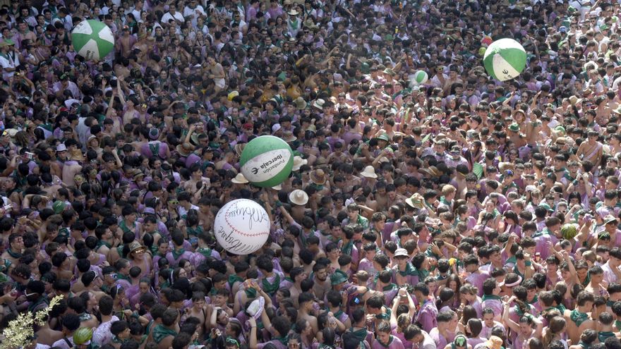 Un consejero de Azcón alienta los insultos al presidente del Gobierno en pleno pregón de Huesca: “Déjales, que están contra Pedro Sánchez”
