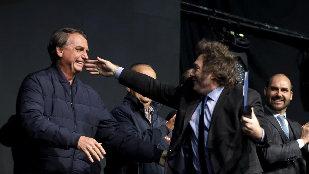 Javier Milei saluda a Jair Bolsonaro.