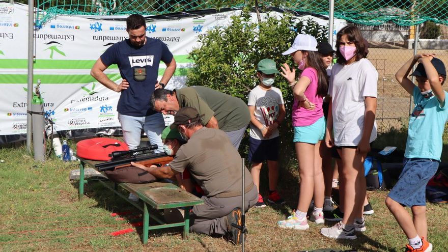 Taller con escolares impartido por la Federación Extremeña de Caza.