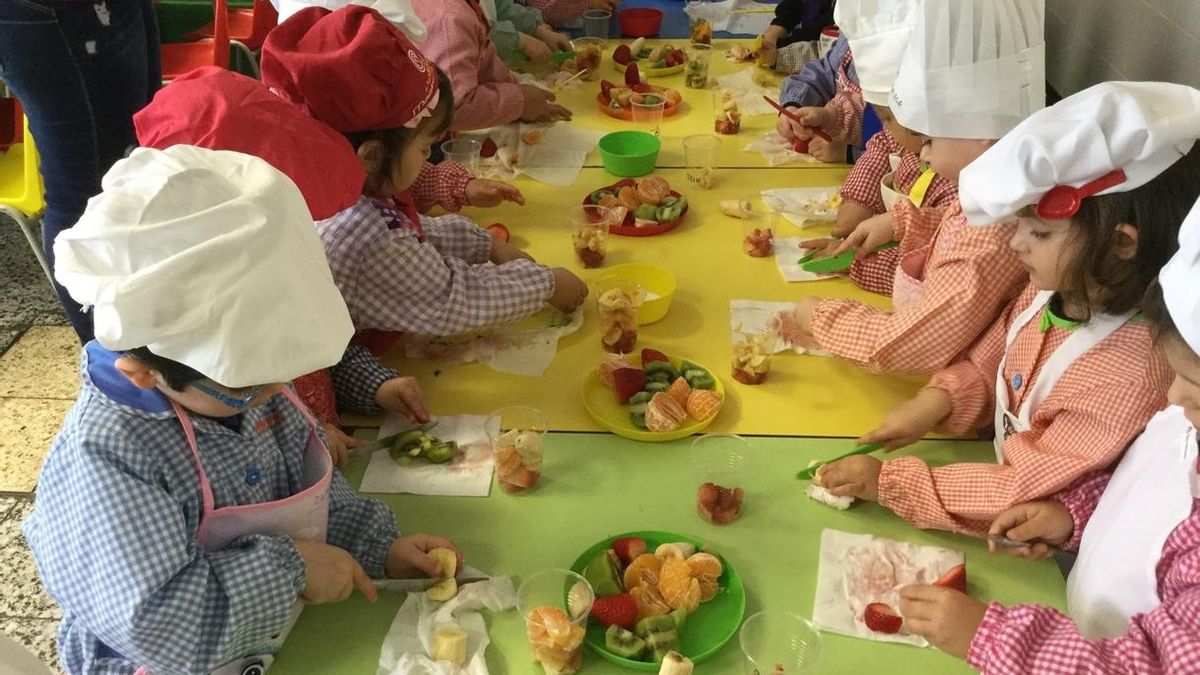 Alumnos de un colegio de Bilbao diseñan y fabrican una bebida isotónica, y preparan un menú degustación de cinco platos