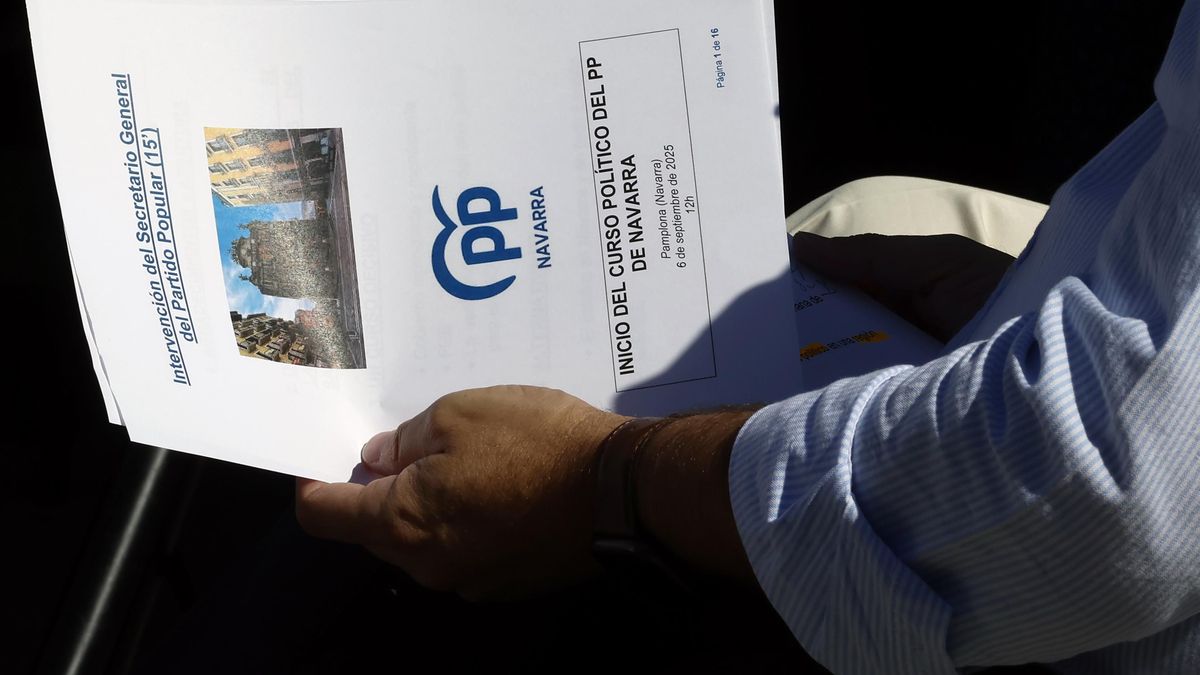 Detalle de la primera hoja del discurso del secretario general del PP, Miguel Tellado.