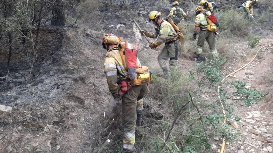 Un 'ejército' contra los incendios: 750 vigías, más de 800 bomberos forestales, 100 vehículos, 9 aviones y 9 helicópteros