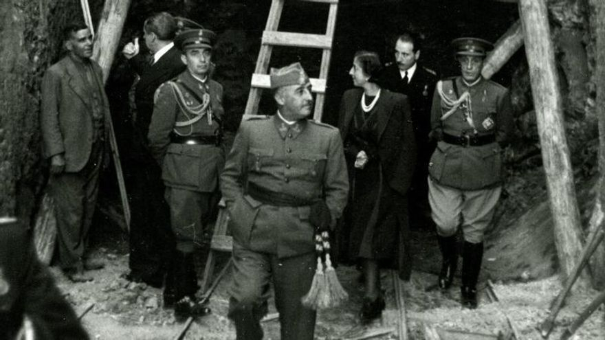 Un grupo de militares impulsa un manifiesto contra el comunicado franquista apoyado por oficiales