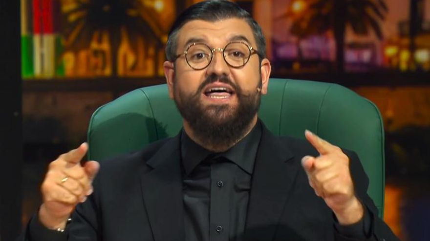 Manu Sánchez desvela amenazas de muerte por presentar 'El perro andaluz' y recrimina a Feijóo su uso de la palabra "cáncer"