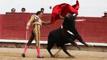 El torero español Manuel Jesús "El Cid" en su última corrida de toros de su carrera, en la Feria Nuestra Señora de la Merced, en la Monumental plaza de toros Ambato (Ecuador).