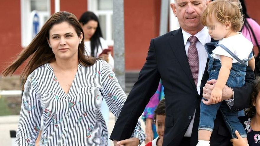 El exgeneral venezolano Hugo Armando Carvajal, que fue jefe de la contrainteligencia con Hugo Chávez y también con Nicolás Maduro, a su salida esta tarde de la prisión de Estremera (Madrid), una vez la Audiencia Nacional ha dictado su libertad tras rechazar extraditarle a Estados Unidos.