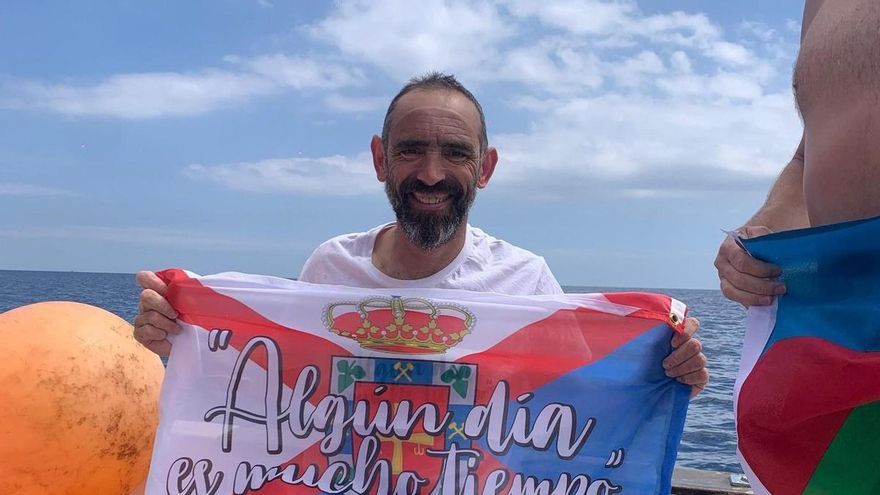Basurco logra el objetivo: cruza el Estrecho a nado para visibilizar la lucha por más oncólogos para El Bierzo