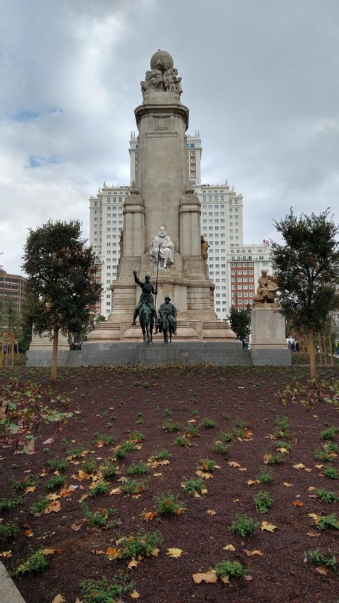 Nueva Plaza España - Cervantes