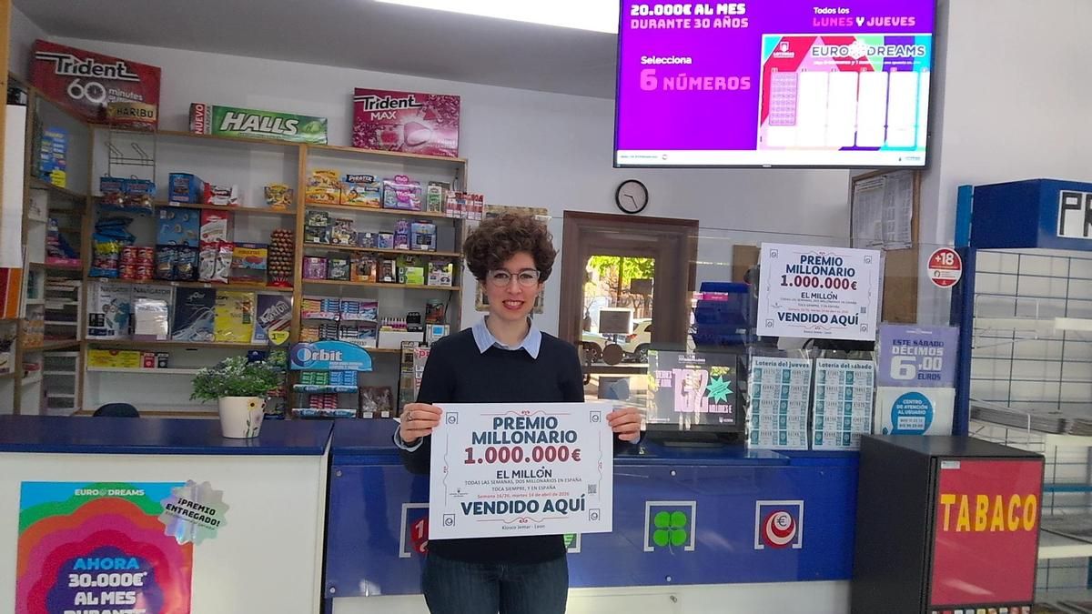 Quiosco Jemar, despacho de lotería de la calle José Aguado de León en el que ha tocado el Millón del sorteo de Euromillones