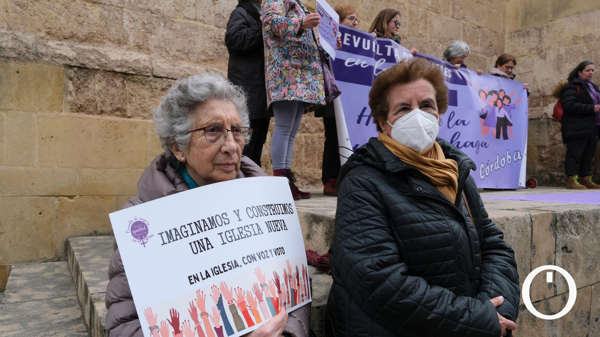 Concentración Revuelta de Mujeres en la Iglesia