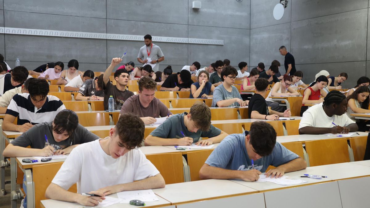 García Lorca, Miguel Hernández y la adicción a las redes sociales en el primer examen de la PAU en la Región de Murcia