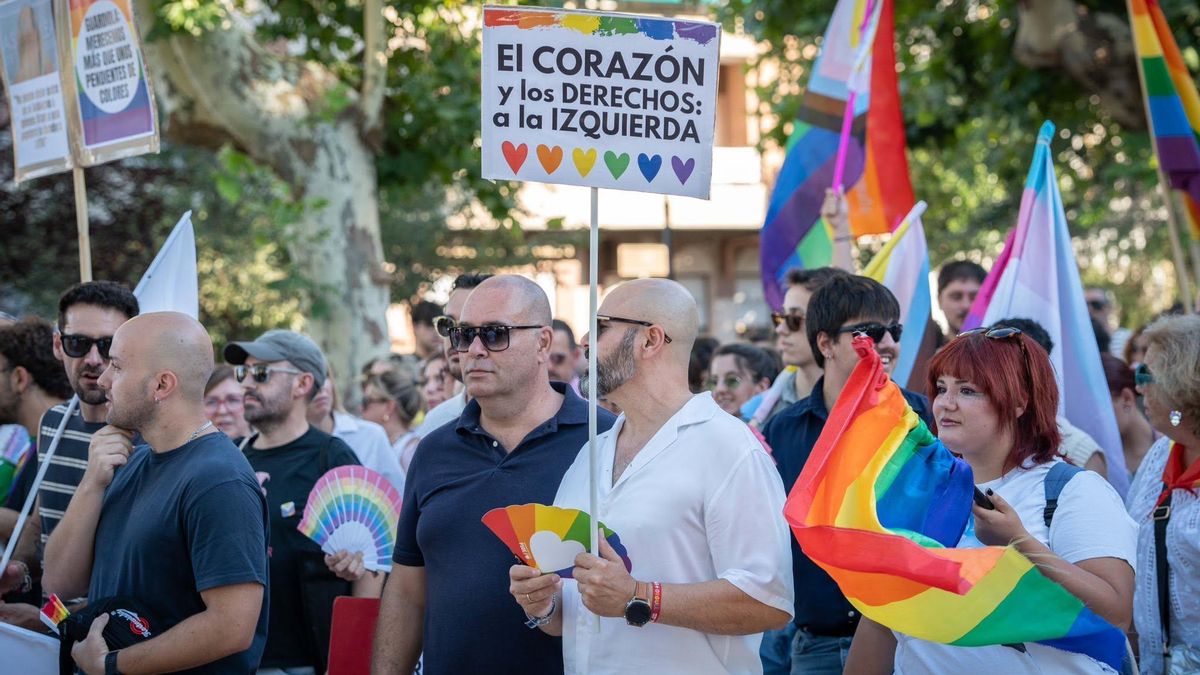 El Orgullo LGTBIQ+ toma Mérida entre la defensa de derechos y las críticas al pacto PP-Vox