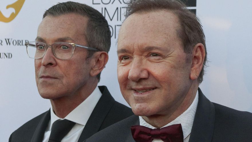 Kevin Spacey se compara con Kirk Douglas, perseguido en la caza de brujas de McCarthy
