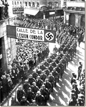 La despedida de Legión Condor de León; la calle se llama hoy Varillas, aunque anteriormente a 1939 era Barillas (por sus bares).