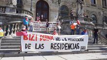 Pensionistas vuelven a concentrarse ante los ayuntamientos y mantendrán movilizaciones "simbólicas" durante la alerta