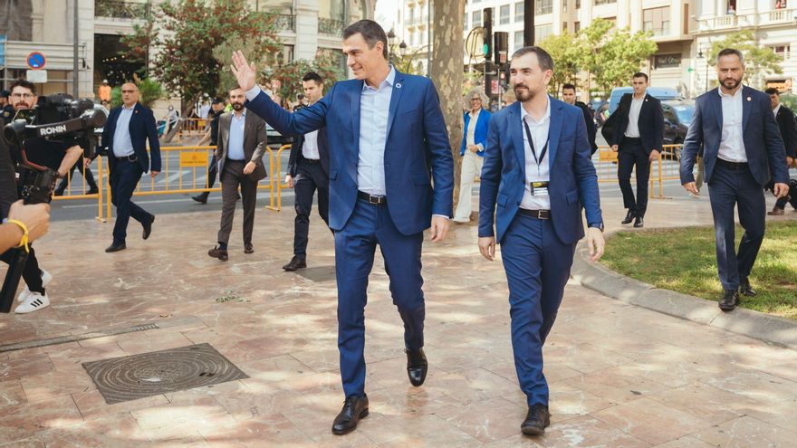 Pedro Sánchez junto a Ignacio Escolar.