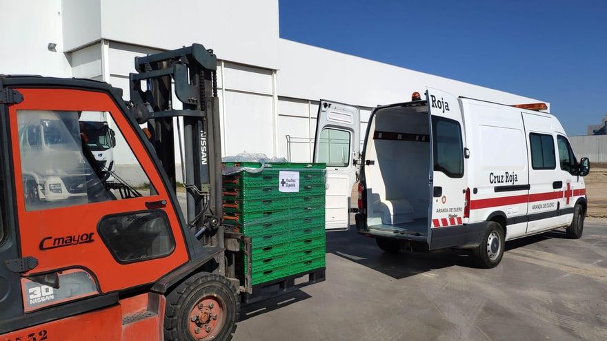 Cruz Roja recibe la donación de las ensaladas de Citrus