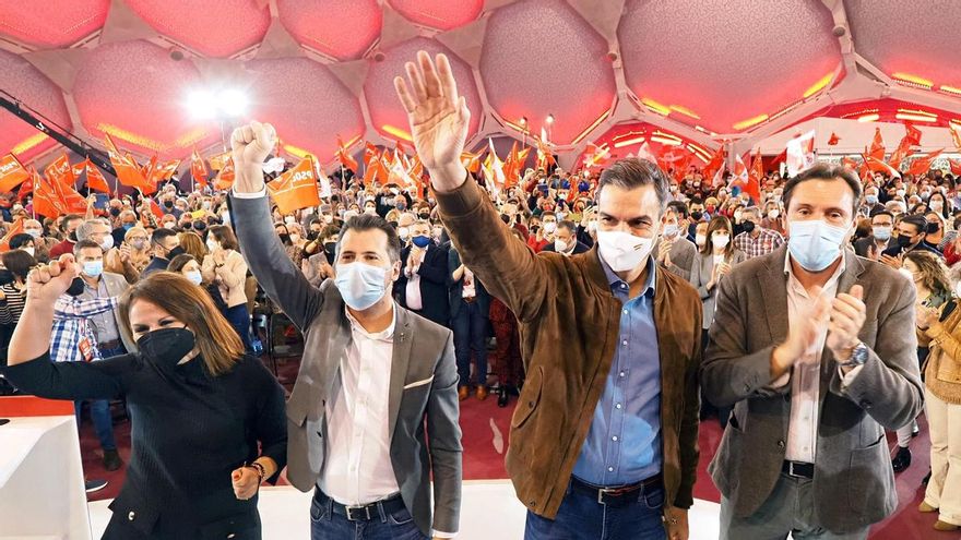 Pedro Sánchez y Luis Tudanca en el cierre de campaña del PSOE en Castilla y León.