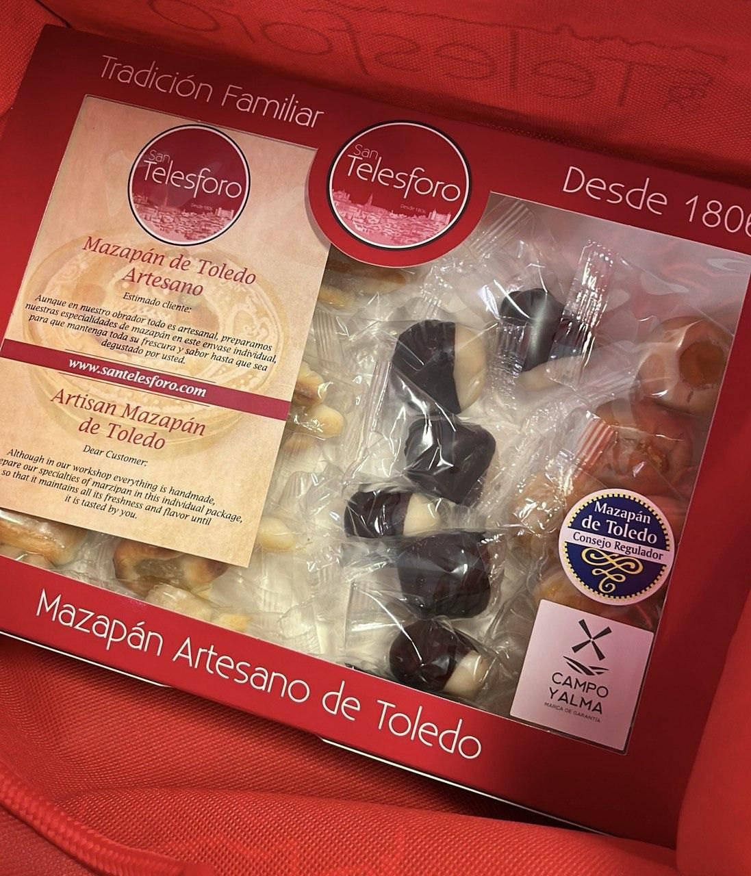 Caja surtido con diferentes piezas de mazapán de San Telesforo