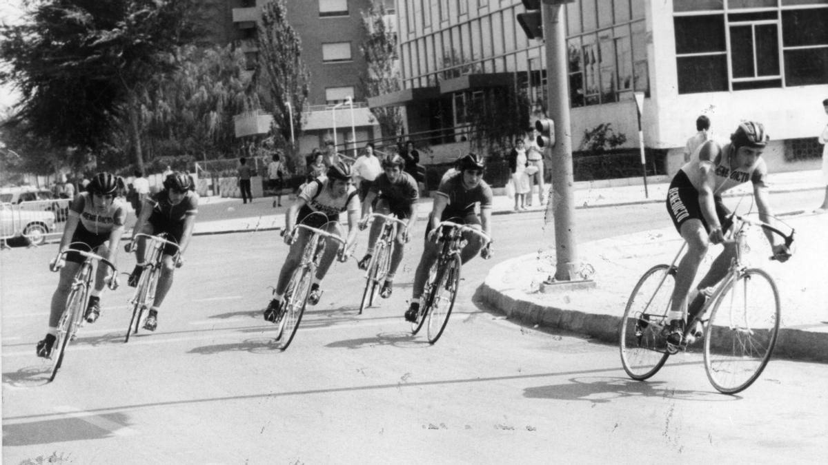 Con "calor asfixiante" y acompañada por "chiquillos": así fueron las otras veces que la Vuelta Ciclista a España visitó Albacete