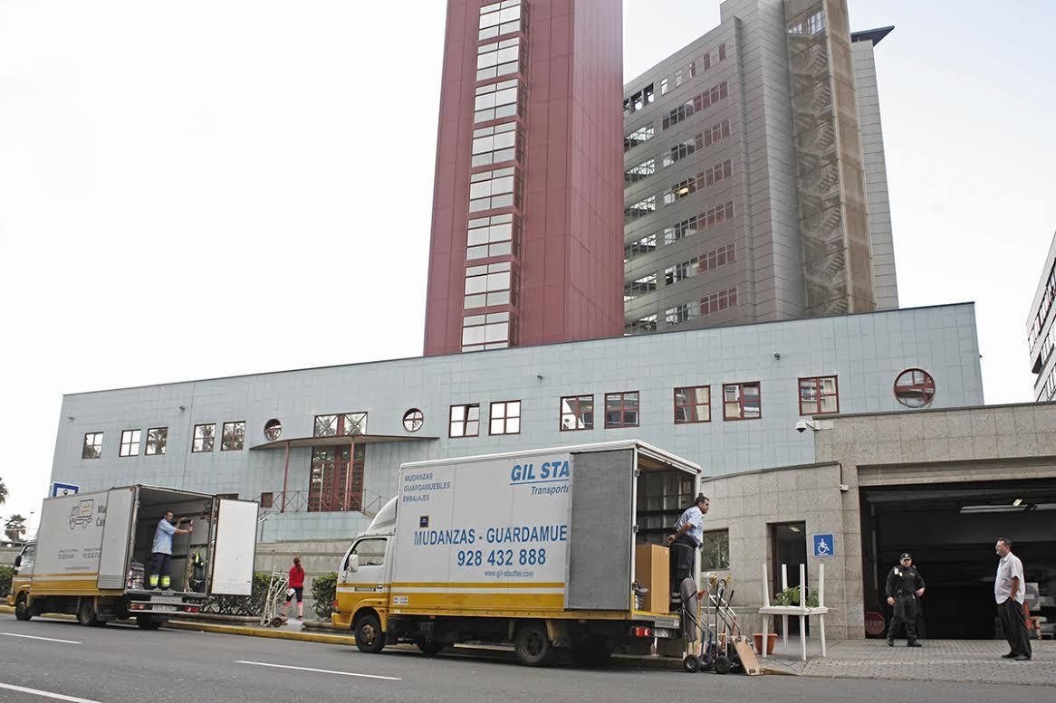 Mudanza de la comisaría de la calle Venegas a la Jefatura Superior de Policía de Canarias.(ALEJANDRO RAMOS)