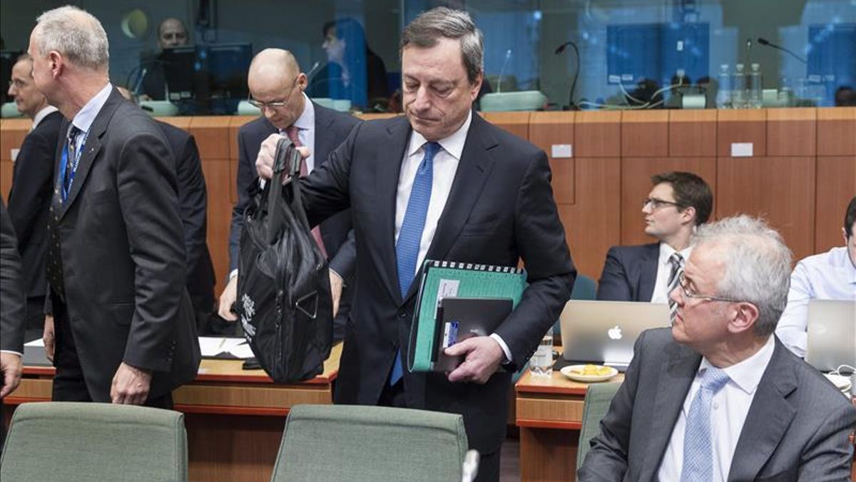 Mario Draghi a su llegada el lunes a la reunión del eurogrupo.