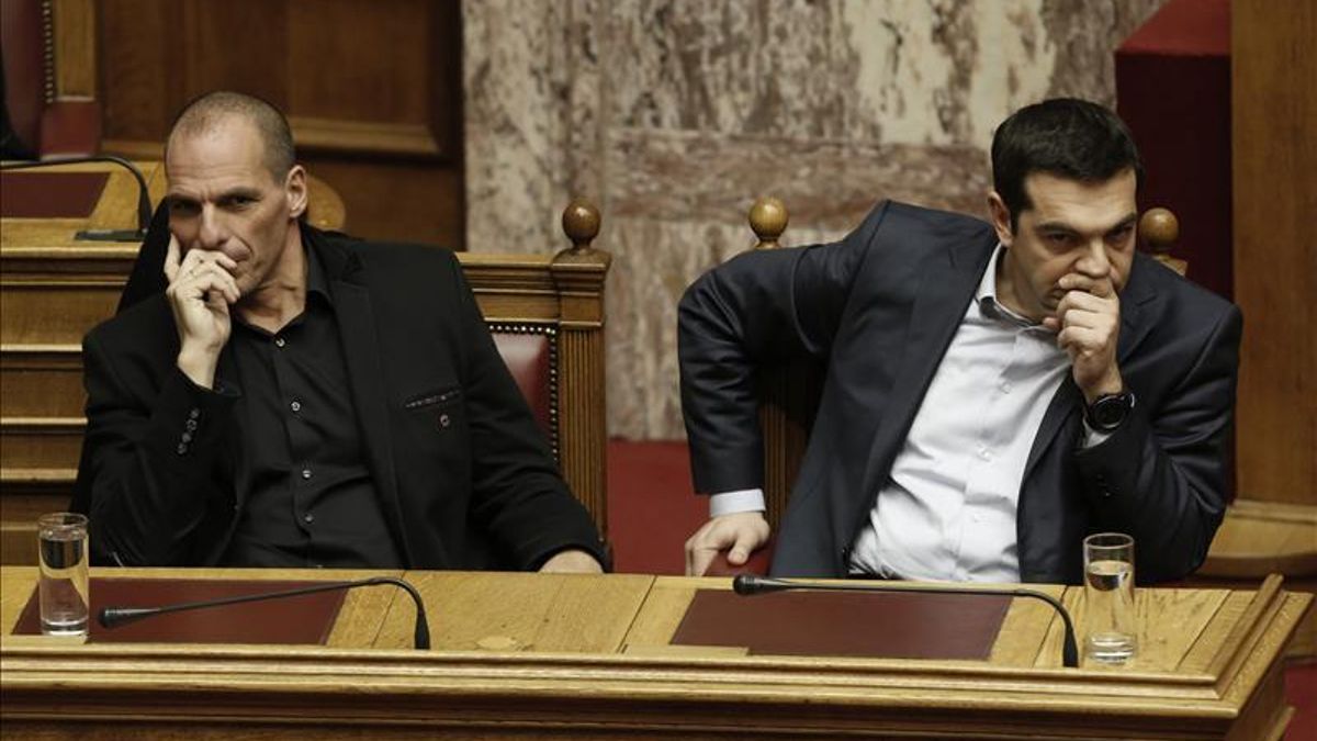 El Eurogrupo recibe la solicitud de Grecia para prorrogar seis meses el rescate. / Efe