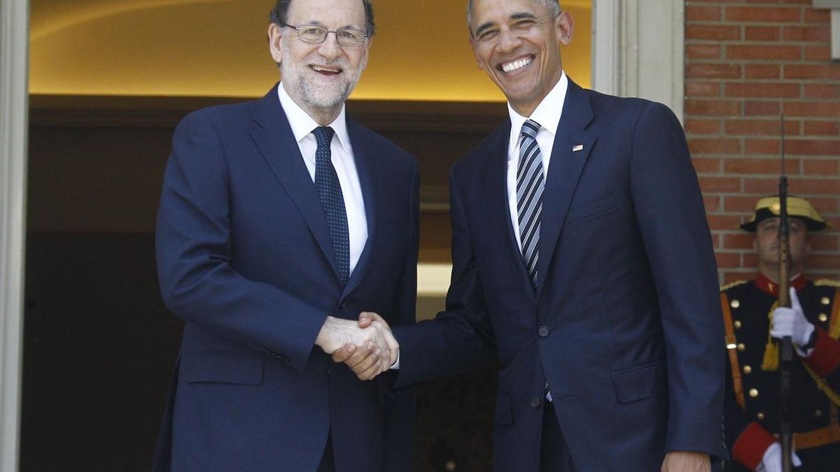 Rajoy regala a Obama un jamón y el presidente de EEUU le agasaja con un caja de cristal con el escudo americano