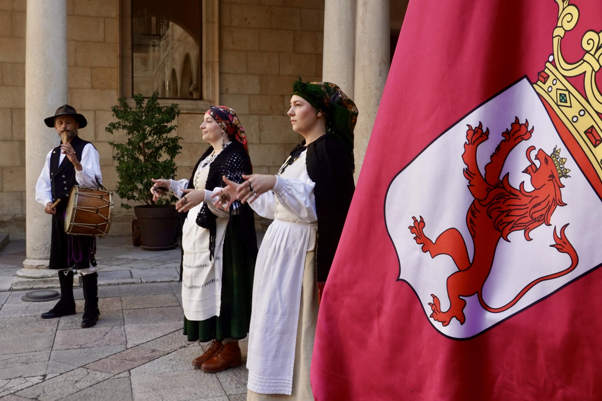 Acto tradicional leonés en la Diputación de León.