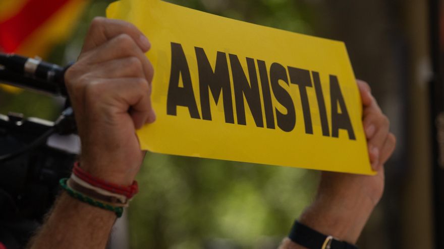 Concentración independentista contra Sánchez enfrente de un Liceu blindado