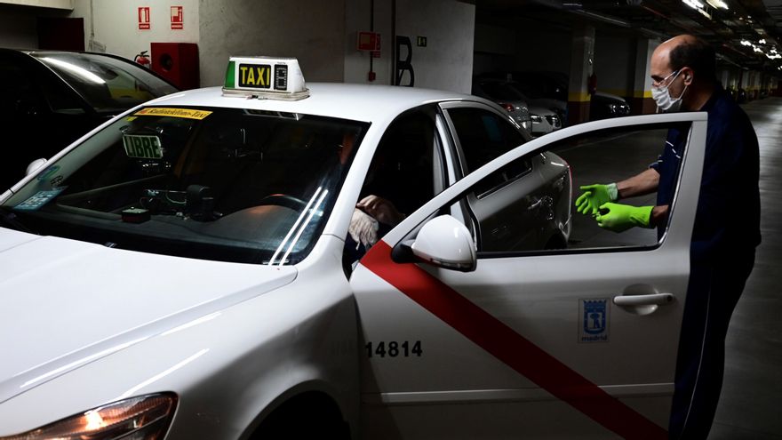 Madrid aprueba crear licencia por puntos y código de vestimenta para taxistas. EFE/Víctor Lerena/Archivo