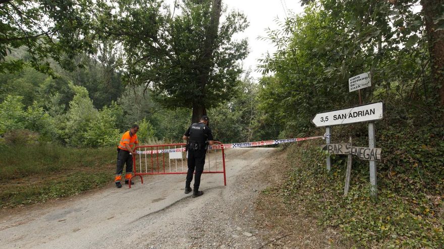 Incendio en el monte Aquiana en el Bierzo, por el que ha tenido que ser desalojado el pueblo de San Adrián de Valdueza. // César Sánchez / ICAL