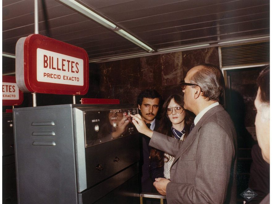 Inauguración del tramo de Pacífico a Oporto en 1981