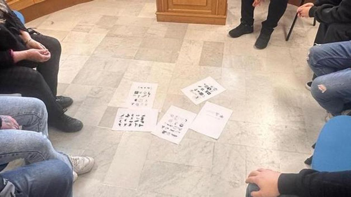 Alumnos italianos durante el curso de testeo que se celebró durante el primer trimestre del 2026 en Benevento, en el que se trabaja sobre la memoria y el reconocimiento visual. 