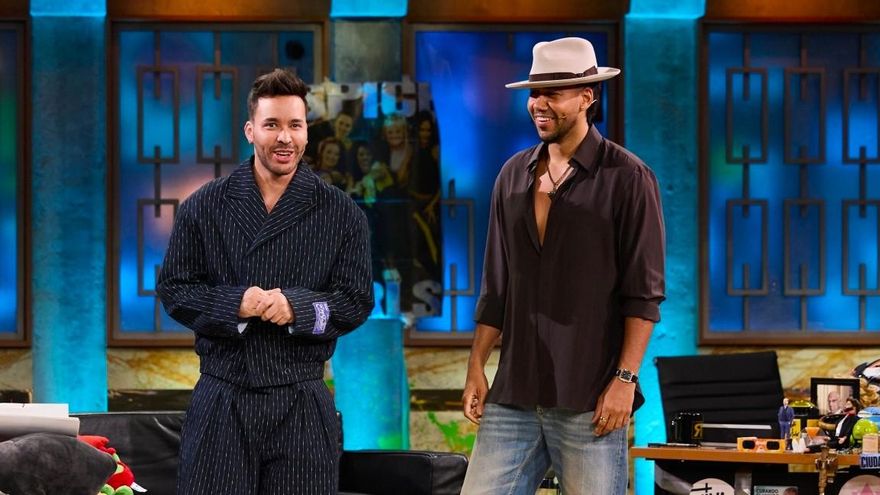 Romeo Santos y Prince Royce bromearon en 'La Revuelta' sobre cuál de los dos tiene más dinero